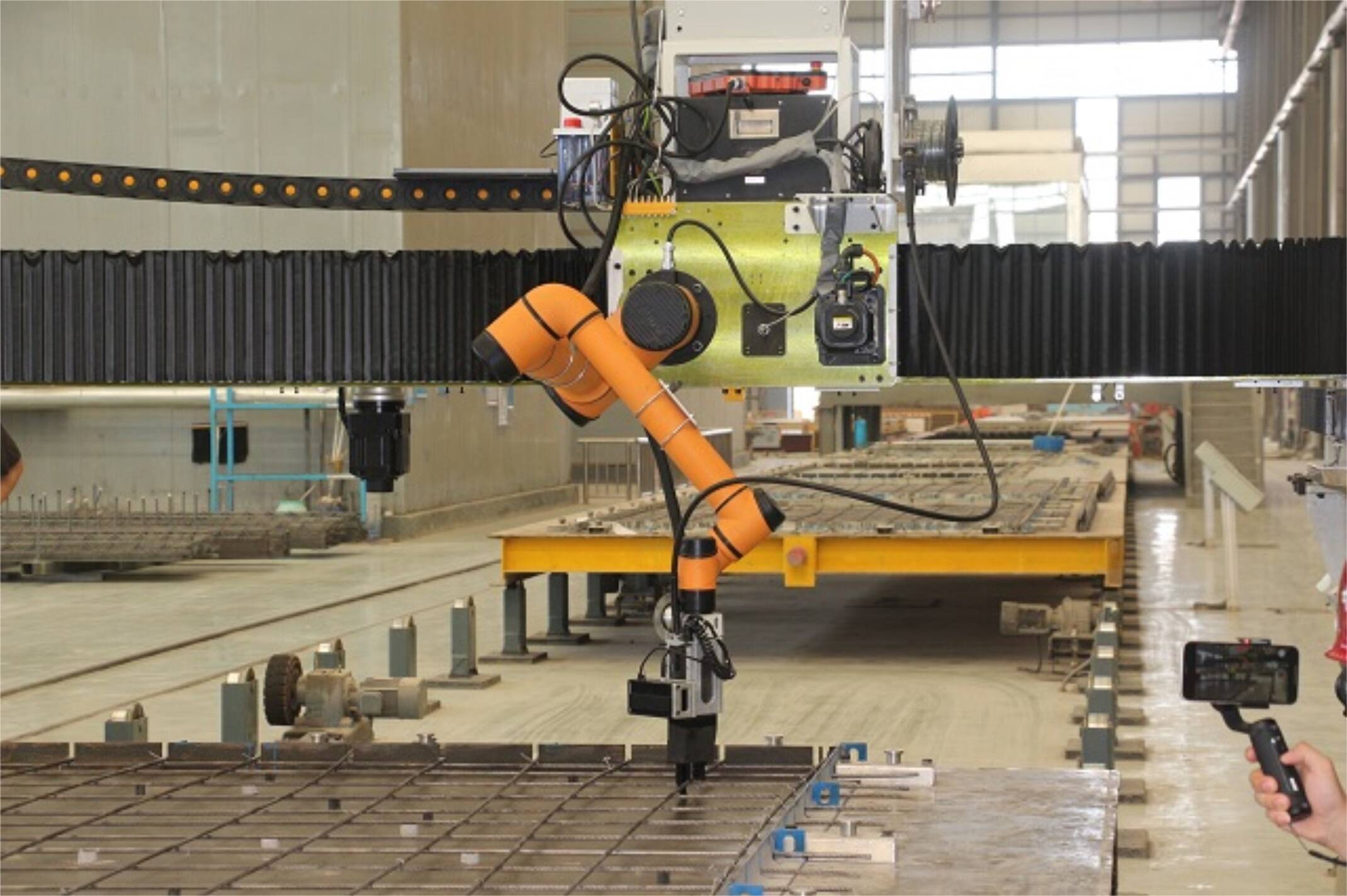 科技賦能，智造未來 中建八局自行式智能鋼筋綁扎機器人（RBBD-BOT2）與園林景觀工程設計的創新融合